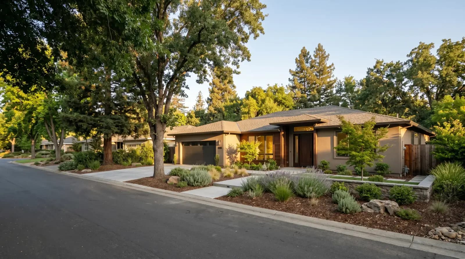 Triplex building in central Rancho Cordova, California
